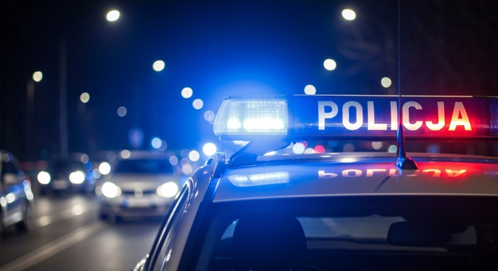 Zatrzymany za groźby i nielegalne substancje: młody mężczyzna w rękach policji