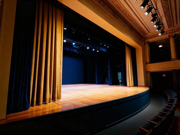 Świąteczna magia: Spotkanie z Mikołajem i darmowy spektakl dla dzieci!