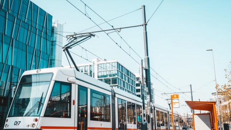 Nocne prace na Powstańców Śląskich: cichsze i wygodniejsze tramwaje w drodze