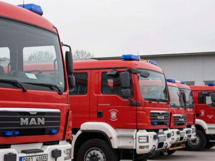 Pożar kontenerów na Bakalarskiej: strażacy w akcji!