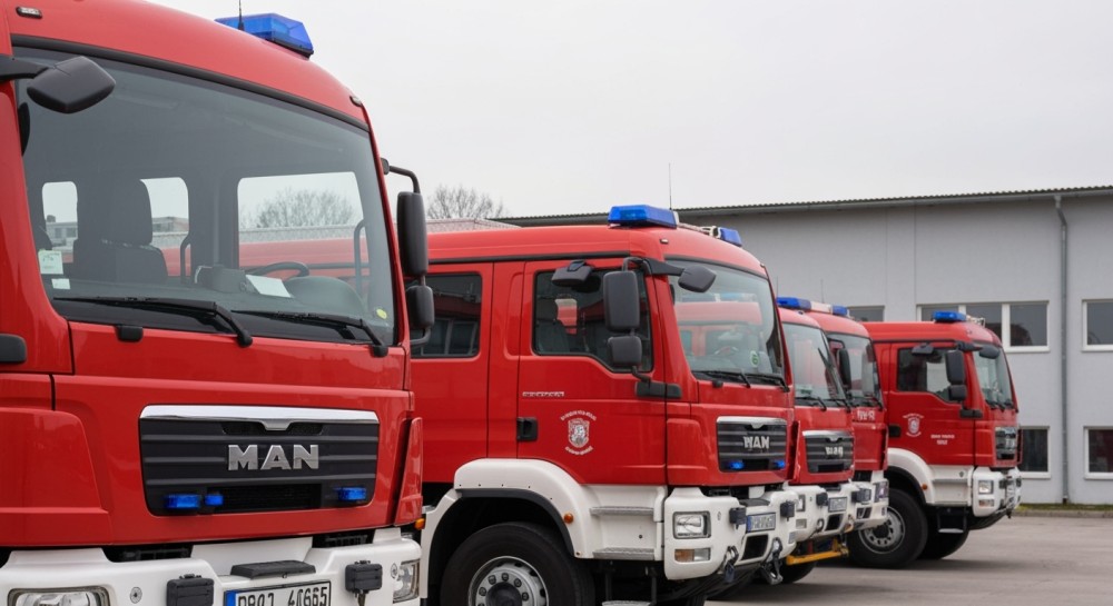 Pożar kontenerów na Bakalarskiej: strażacy w akcji!