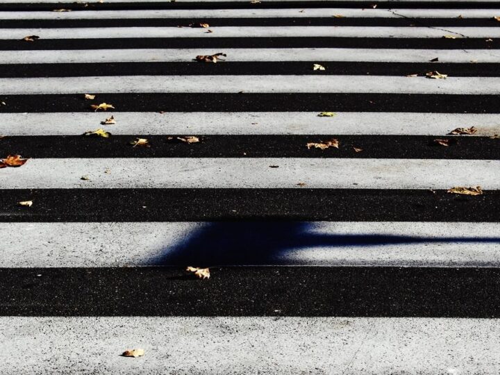 Tragedia na przejściu: Policja poszukuje świadków śmiertelnego wypadku w Nowym Dworze Mazowieckim