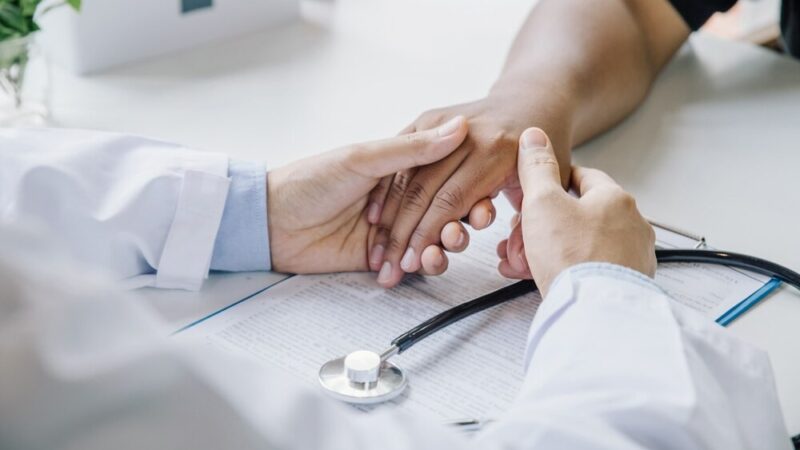 Szybka interwencja uratowała życie na dworcu