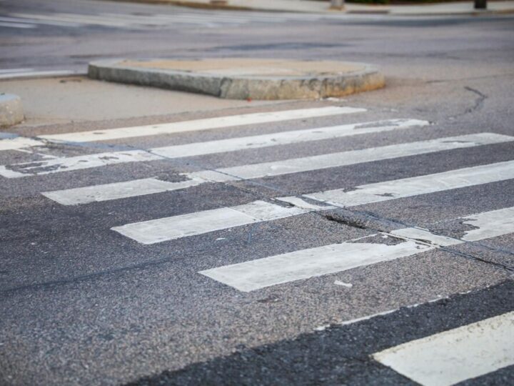 Poważne potrącenie nastolatka na przejściu dla pieszych w Korytowie