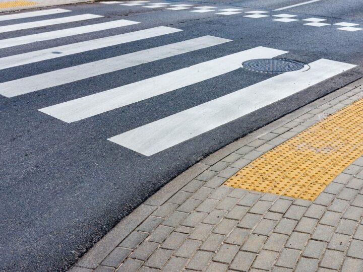 Bezpieczne podróże: Przedszkolaki uczą się w komisariacie metra Warszawskiego