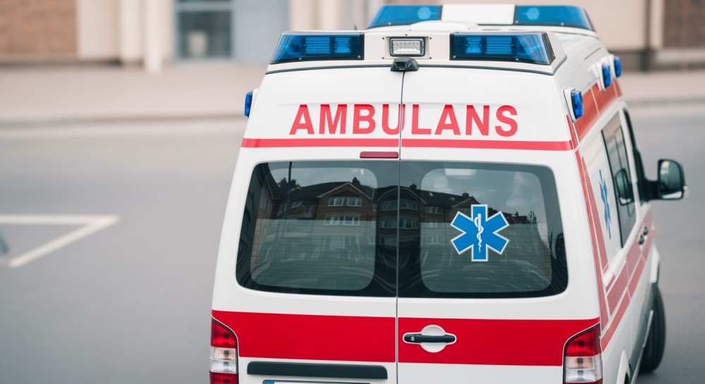 Strażnicy uratowali kobietę po upadku z okna