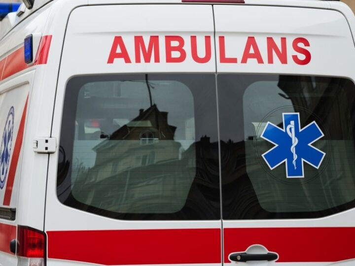 Strażnicy miejscy uratowali starszego mężczyznę w mroźną noc