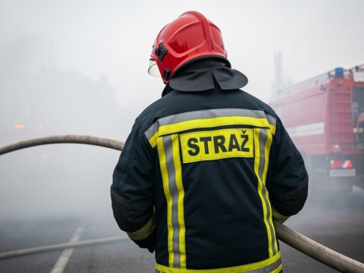 Błyskawiczna interwencja strażnika uratowała mieszkańców przed pożarem