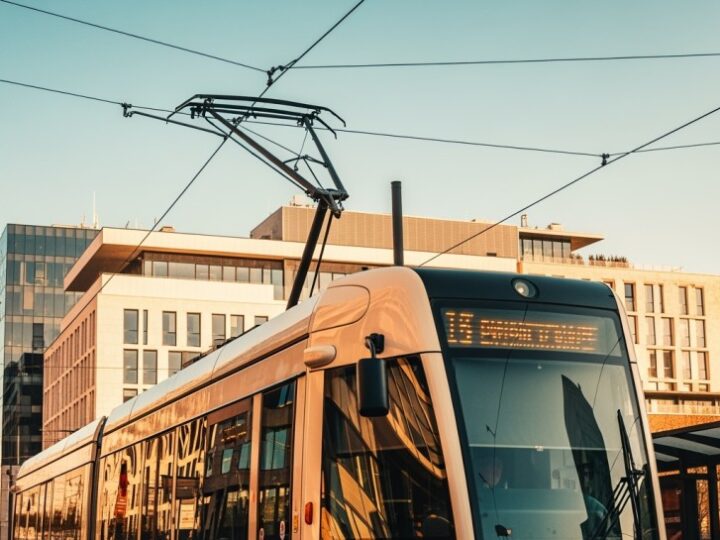 Tramwaje w Warszawie: Nowy rozstaw torów, nowa era komunikacji!