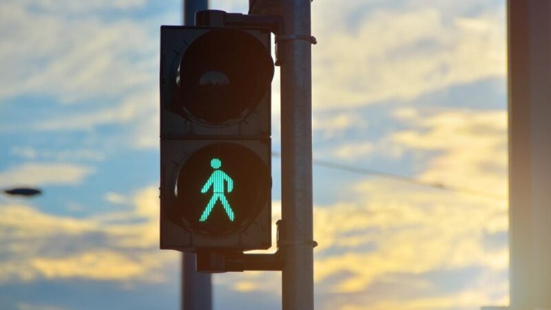 Dziecko w pułapce: 10-latek sam w zamkniętym aucie w mroźny dzień