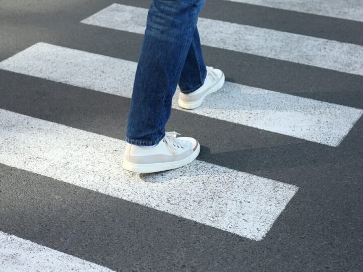 Pijany kierowca potrącił kobietę na pasach i uciekł z miejsca wypadku