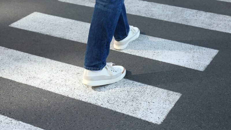 Pijany kierowca potrącił kobietę na pasach i uciekł z miejsca wypadku