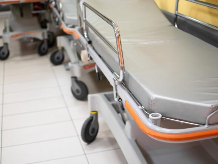 Niesie pomoc w służbie i poza nią