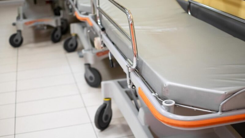 Niesie pomoc w służbie i poza nią