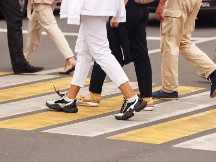 Nowe sygnalizacje świetlne na Woli: Bezpieczniej dla pieszych i rowerzystów!