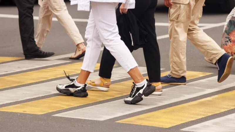 Nowe sygnalizacje świetlne na Woli: Bezpieczniej dla pieszych i rowerzystów!