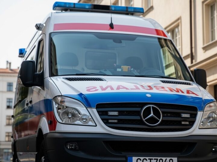 Bohaterska akcja policji: uratowali mężczyznę z płonącego domu