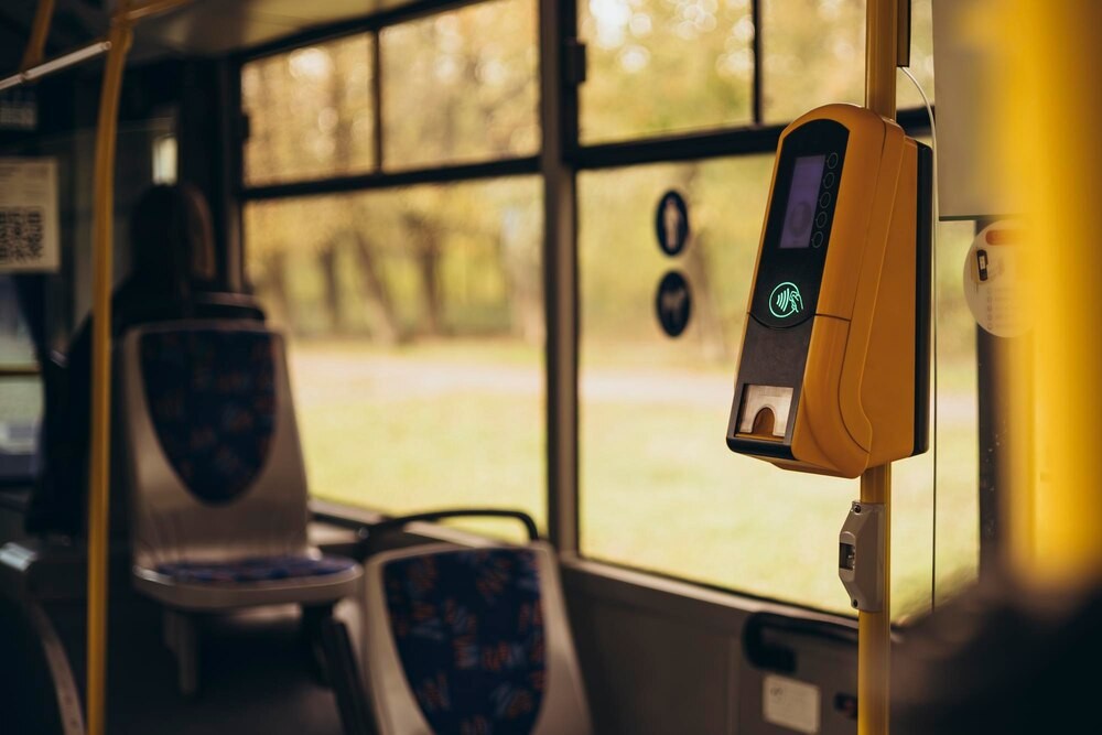 Zmienność czasu: Autobusy Warszawy od Chaussona do Solarisa