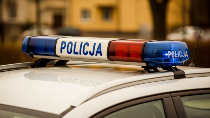 Policja rozbija fałszywą szwalnię z markową odzieżą na czołowej liście przestępców