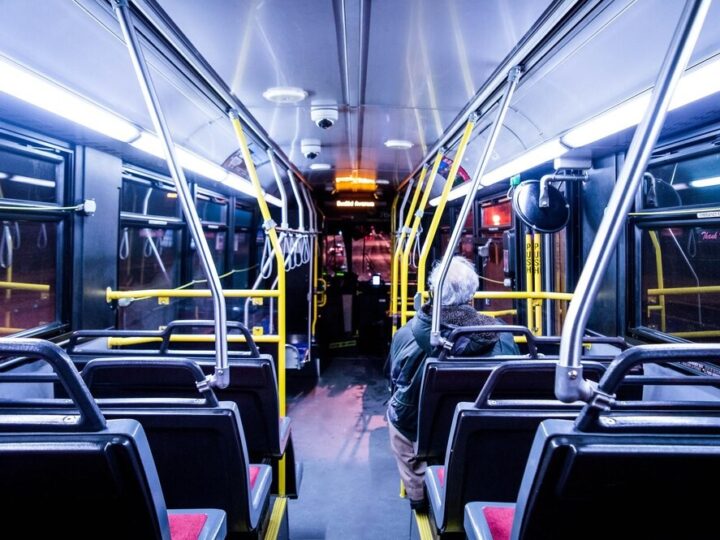 Nowe nocne kursy autobusów 120 i 527 – lepsza komunikacja dla pasażerów!
