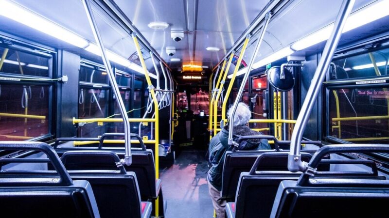 Nowe nocne kursy autobusów 120 i 527 – lepsza komunikacja dla pasażerów!