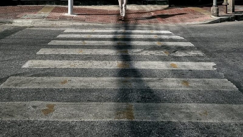 Bezpieczniejsze przejścia dla pieszych w Warszawie do 2025 roku!