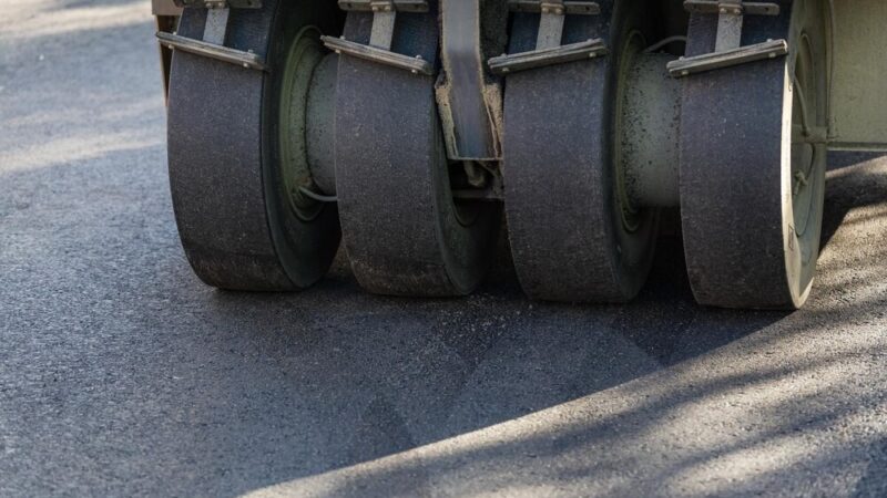 Utrudnienia na Różanej: Kanalizacja wstrzymuje ruch!