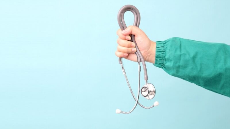 Cud w mroźnej zimie: jak empatia odmieniła życie bezdomnego 60-latka