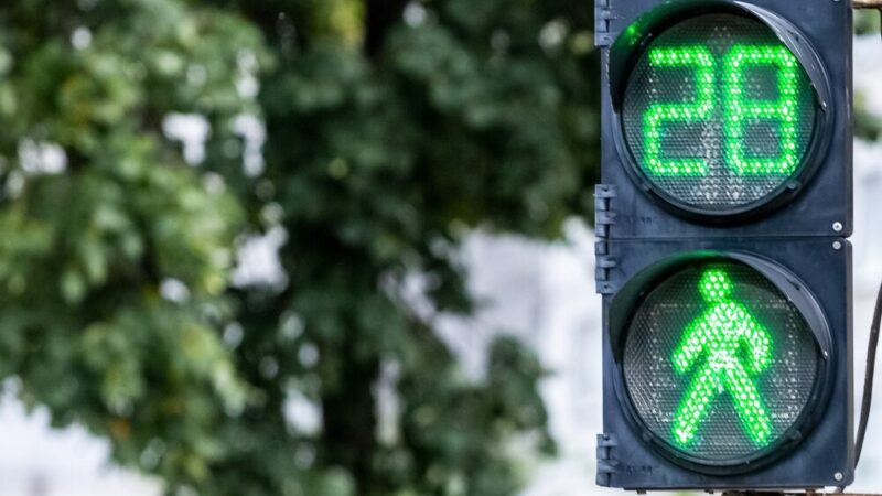 Bezpieczni na chodnikach: Nowe inicjatywy dla pieszych w stolicy