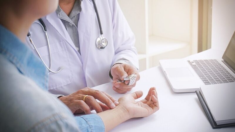 Misie z telefonem zaufania: Jak wspierają dzieci w kryzysie w Mazowszu