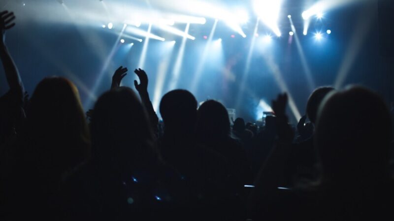 Zarezerwuj darmowe wejściówki na koncert Makowieckiego – nie przegap tej szansy!