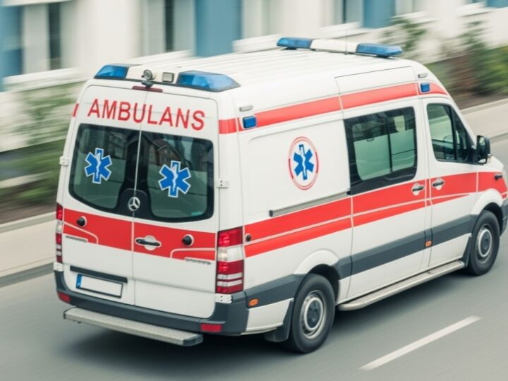 Bohaterska interwencja policji ratuje życie w płonącym budynku