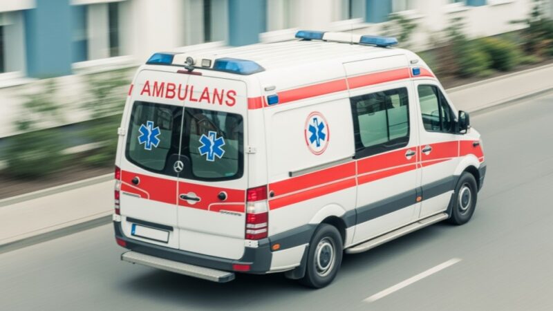 Bohaterska interwencja policji ratuje życie w płonącym budynku