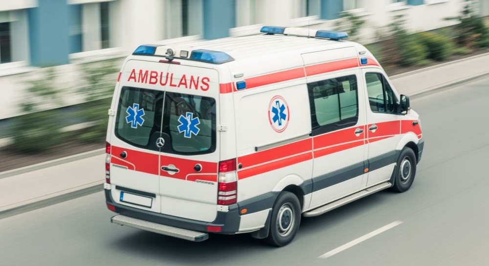 Bohaterska interwencja policji ratuje życie w płonącym budynku