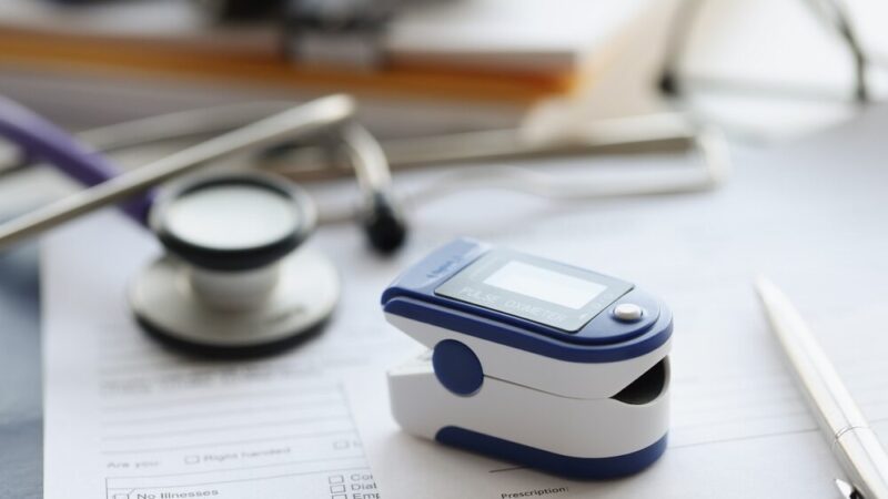 Bezpieczna młodzież: Policjantka uczy odpowiedzialności w szkołach