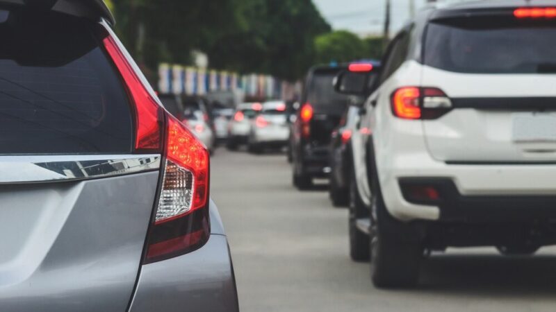 Zamieszanie w Warszawie: Weekendowe marsze i utrudnienia w ruchu