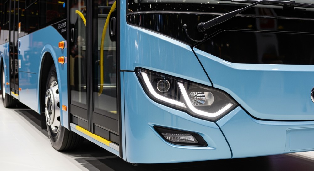 Warszawskie tramwaje i autobusy: Rekordowa popularność wśród mieszkańców!