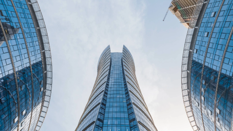 Biuro do wynajęcia w centrum Warszawy – przewodnik po dzielnicach i formatach przestrzeni