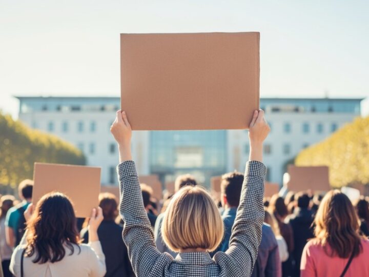 Utrudnienia w Śródmieściu: Przemarsze 8 marca zmienią ruch w Warszawie