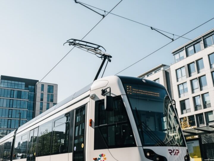 Zabytkowy tramwaj K: Świętuj Dzień Kobiet z Warszawą w ruchu!