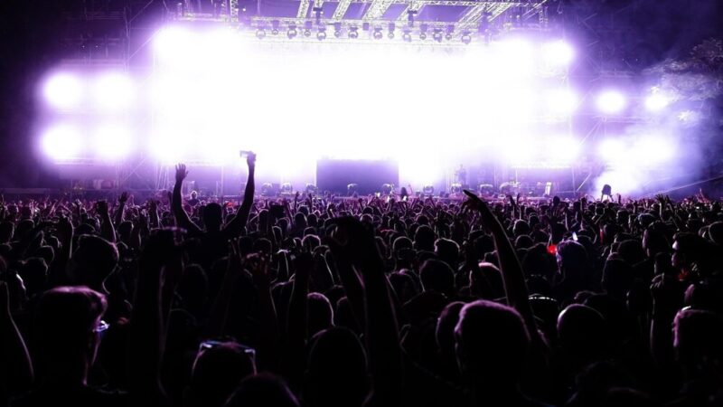 Filmowe hity na żywo: muzyczny wieczór na Żoliborzu!