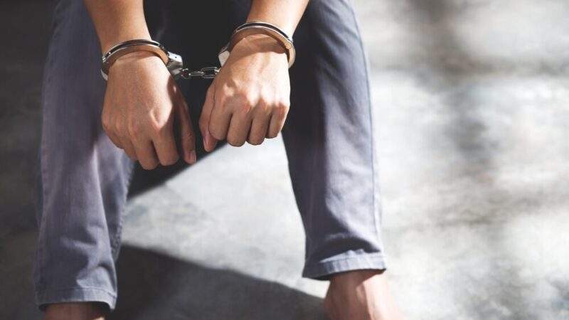 Warszawskie żniwa kieszonkowców: Jak się bronić w świątecznym tłumie?