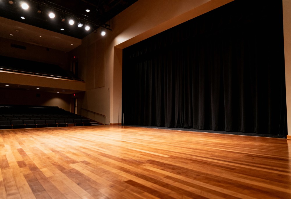 Teatr na Ochocie: Zdobądź darmowe bilety na „Rodzinne rewolucje”!