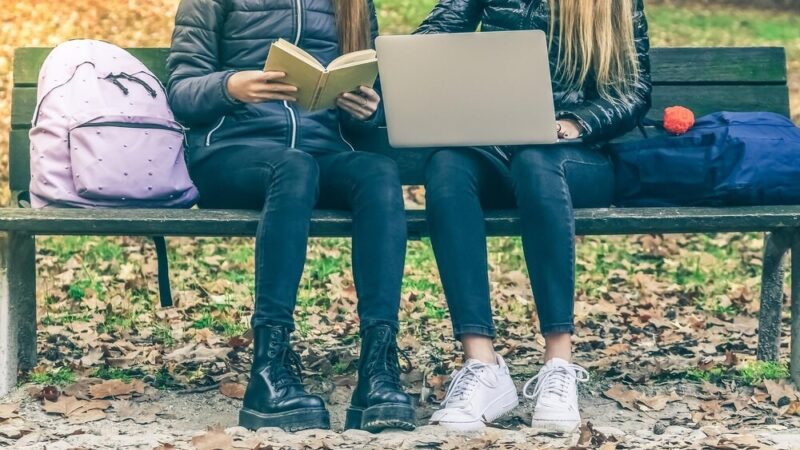 ZUS w Wesołej: Odpowiedzi na pytania o świadczenia rodzinne!