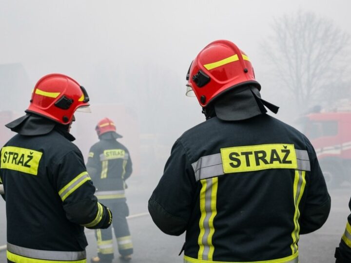 Pożar w Białołęce: strażacy w akcji ratują życie i gaszą płomienie