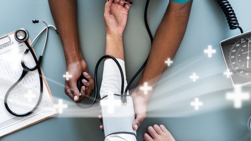 Młodzież uczy się odpowiedzialności i bezpieczeństwa dzięki policjantowi z Bielan