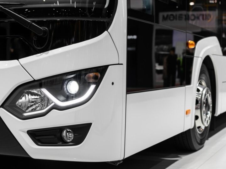 Utrudnienia na Mokotowie: Zmiany tras autobusów 165 i 317!