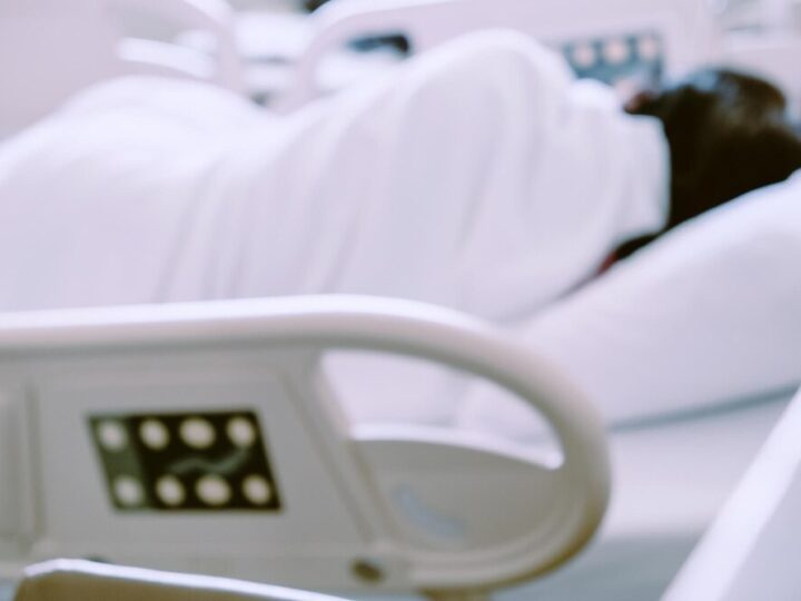 Sierżant Borsuk uczy dzieci bezpieczeństwa w Pruszkowie