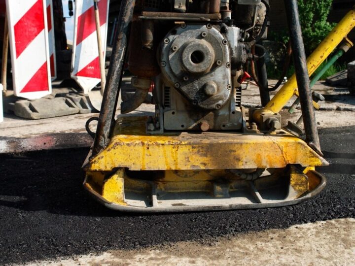 Nowa nawierzchnia na ul. Malczewskiego: Zmiany w ruchu od poniedziałku!