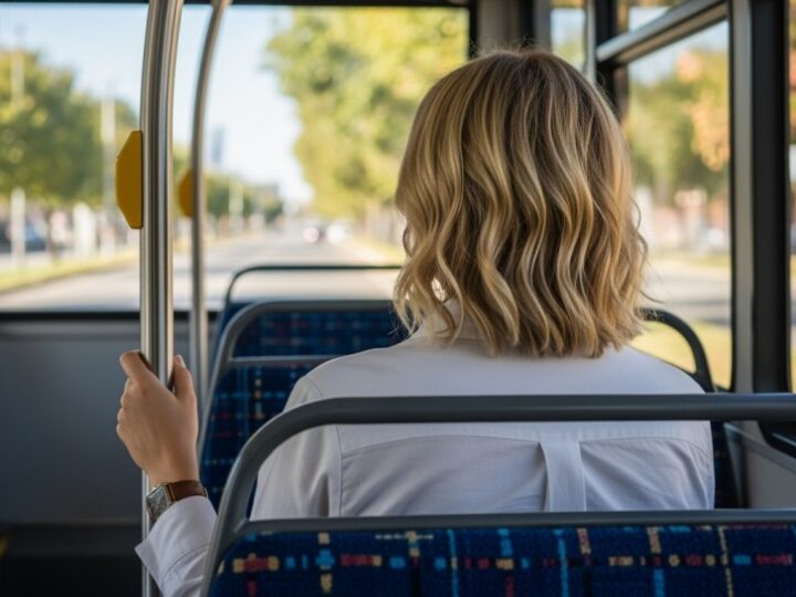 Wielkanocne zmiany w warszawskiej komunikacji miejskiej: Co musisz wiedzieć?